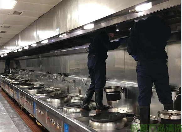 大型油烟机清洗费用受哪些因素影响？如何避免被乱收费？